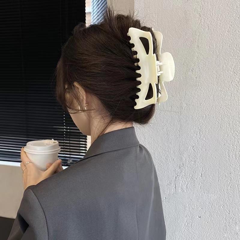 2023 Large Grab Clip with High Hair Volume for Women In South Korea White Hair Grab Thick Hair Clip Back Head Shark Clip Jewelry