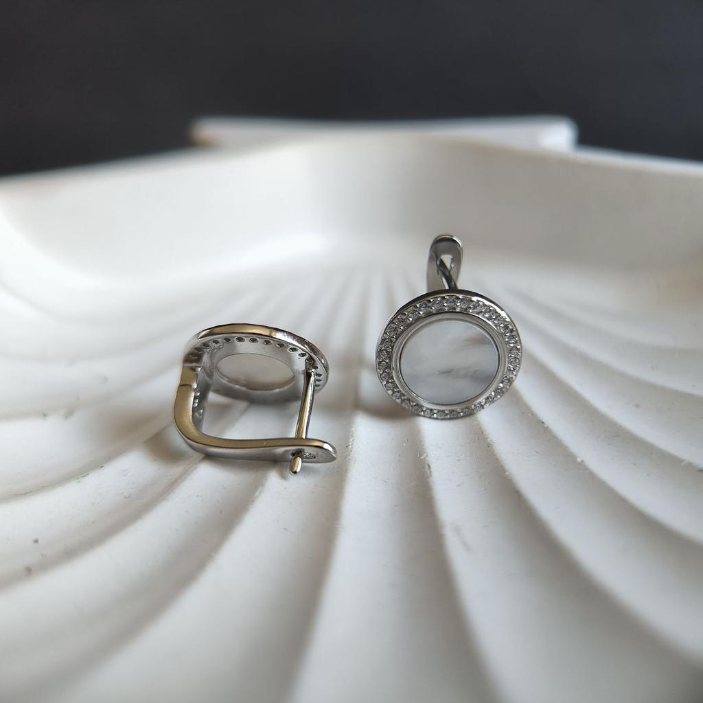 Серебряные серьги с натуральным перламутром, фианитами (2184843)