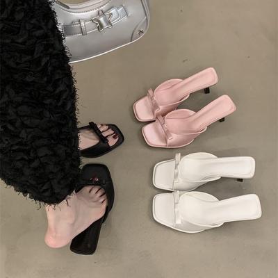 2025 г., летние новые женские тапочки на высоком каблуке с квадратной головкой в европейском и американском стиле с одним словом и бантом