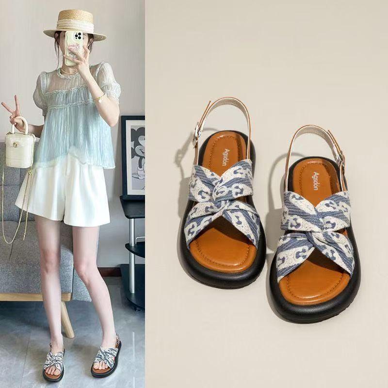 Summer breathable ins versatile high-value beach shoes 2025 new shoes women's Korean version fashion sandals women's outer wear