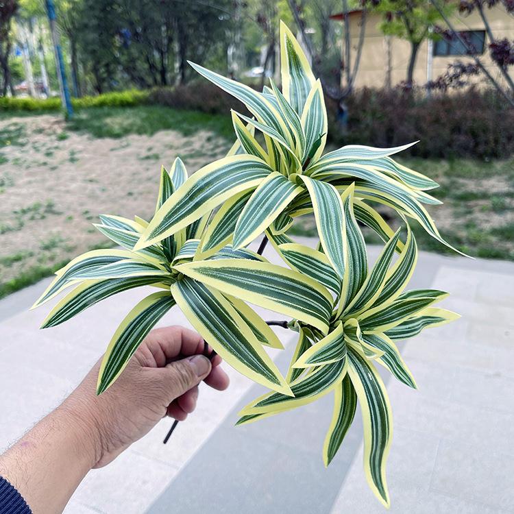 Искусственный цветок Зеленые растения Искусственная ветка лилии Лист Пластик Имитация растения Торговый центр Праздничное украшение в горшке Без горшка