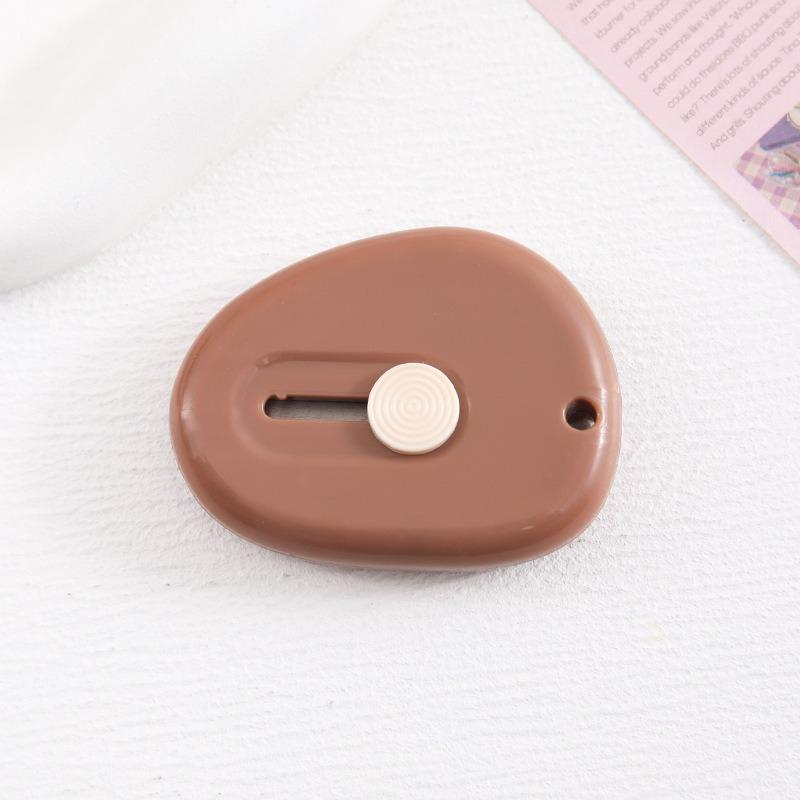 Канцелярский нож конфетного цвета: Портативный выдвижной канцелярский нож для студентов