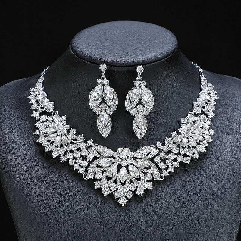 2026 Vintage Necklace Set Women 2 Piece Set Leaves Flower Exaggerated Luxury Jewelry New Bride Wedding Accessories