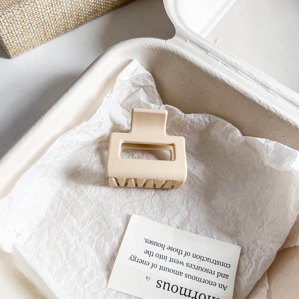 Универсальная заколка для волос в виде акулы с матовым цветочным узором для хвостиков и полузавязанных причесок