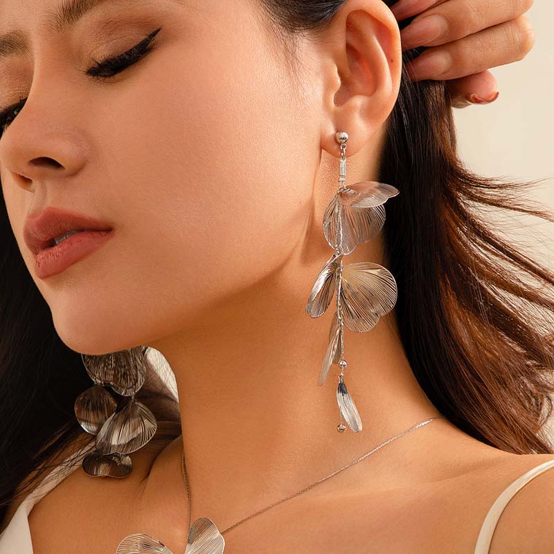 Модные длинные серьги-подвески с кисточками и лепестками для женщин, роскошные металлические серьги с кристаллами и полыми цветами, темпераментные серьги, свадебные циркониевые подарки
