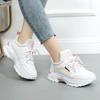 Кроссовки женские с блестками маленькие белые туфли женские 2025 весна и осень дышащие новые корейские версии увеличивающие высоту дорожные туфли плоские кроссовки для бега