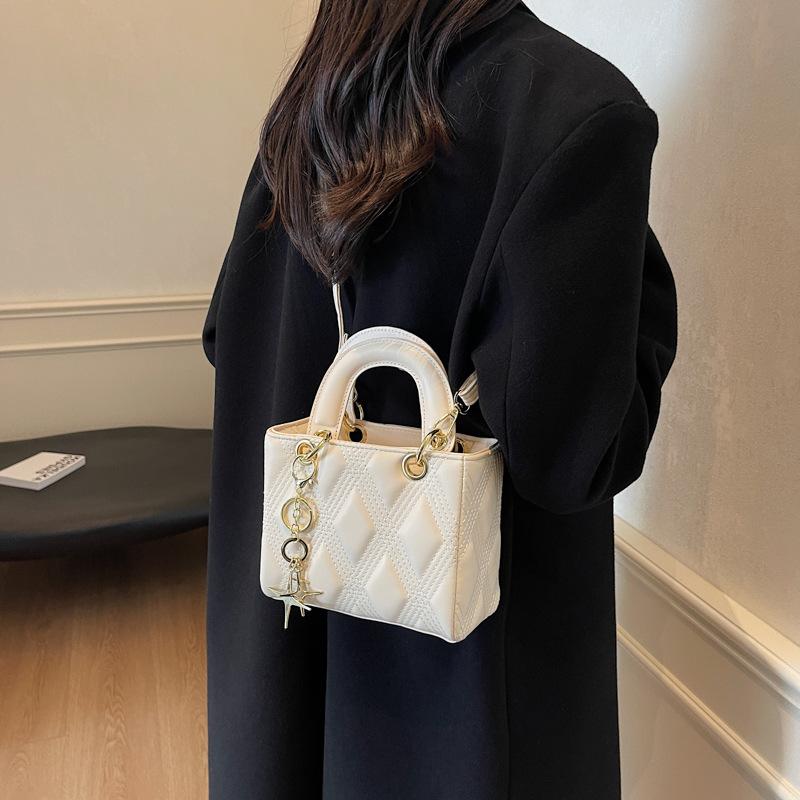 Hand Carry Box Bag Women 2025 Autumn and Winter Fashion Small Fragrant Wind Diamond Grid Embroidery Thread Small Square Bag Texture Simple