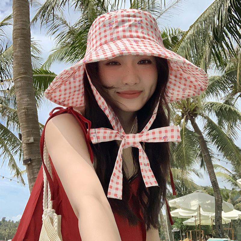 Двусторонняя клетчатая шляпа с широкими краями и шнуровкой, летняя универсальная солнцезащитная кепка для отдыха на открытом воздухе, милые контрастные цветные кепки в клетку для женщин