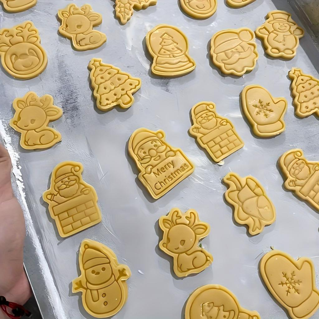 8 Piece Christmas Cookie Cutter Set with Stamps, Plastic Biscuit Cutters with Santa, Reindeer, Snowflake, Candy Cane, Glove.