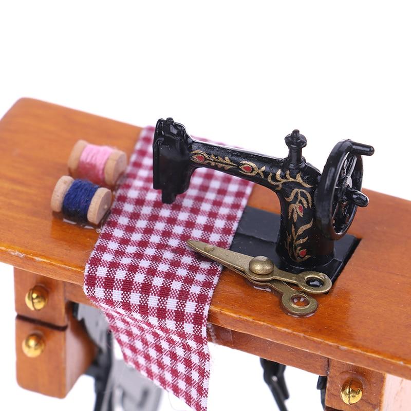 1/12 Mini Sewing Machine with Thread Wooden Dollhouse Miniature Furniture