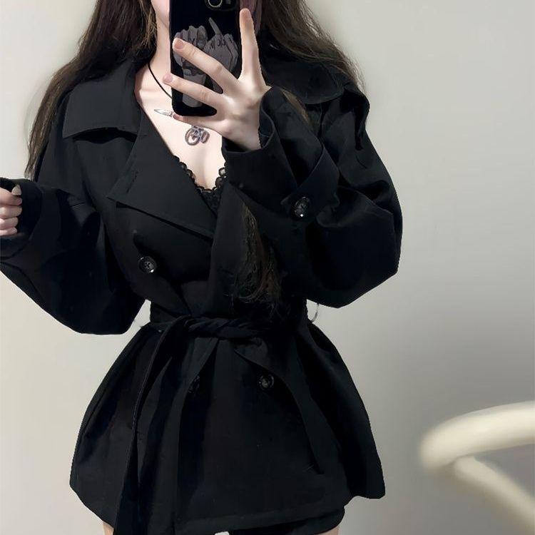 Женский маленький черный двубортный тренч - осенне-зимний стиль с акцентом на талии