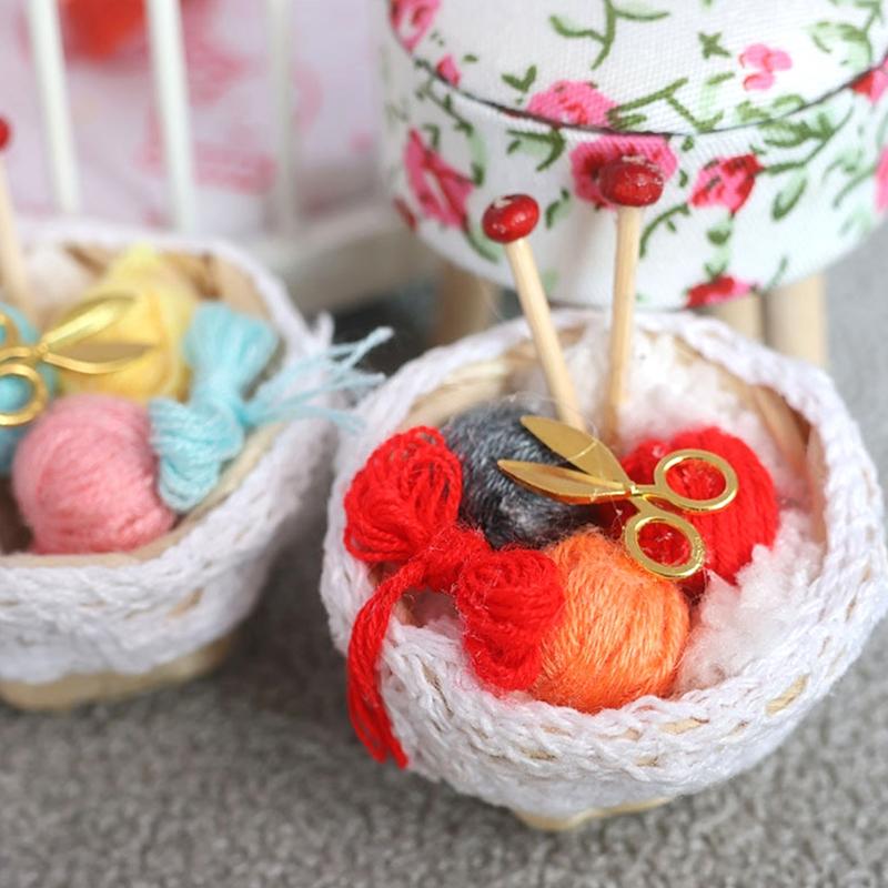 1:12 миниатюрных кукольных домиков, бамбуковая корзина, плетеный клубок пряжи, игольные шарики, ножницы, свитер, инструмент для вязания, корзина, модель для дома, декор