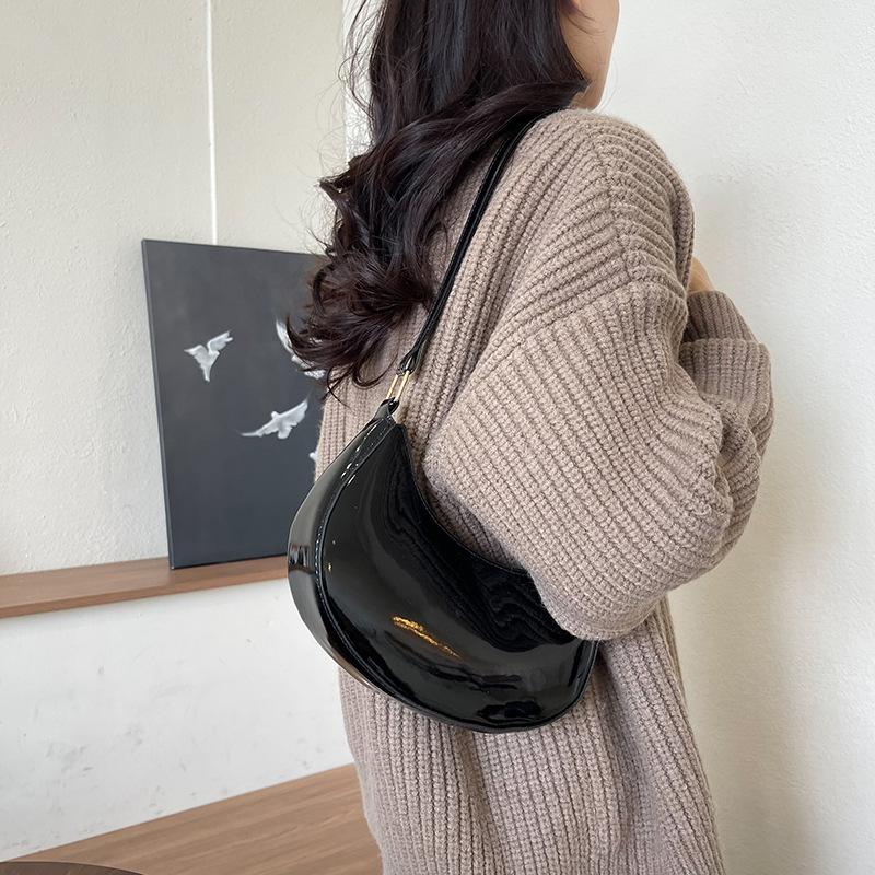 Лакированная поверхность в иностранном стиле, дизайн в ретро-стиле, сплошной цвет, глянцевая текстура, легкая, роскошная, повседневная, портативная, через плечо, подмышечная женская сумка