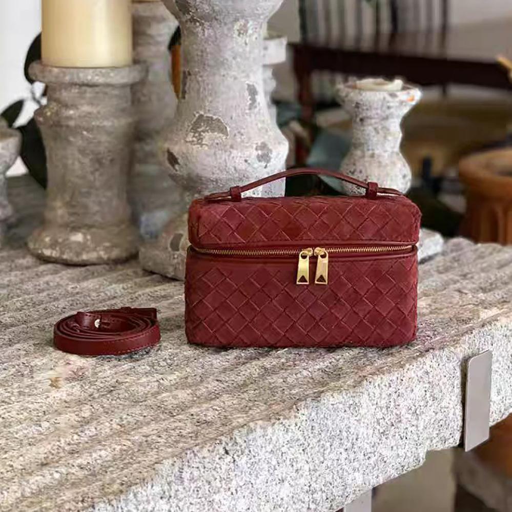 2025 Новая модель через границу Маленькая квадратная сумка из коровьей кожи Женский изысканный кошелек для монет Ручная модная женская сумка Универсальное украшение Маленькая сумка