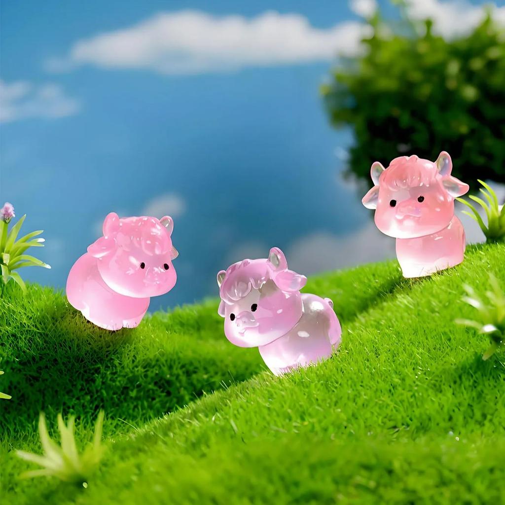 10 / 20PCS Glow In The Dark Cow Figurines Luminous Mini Resin Christmas Decor Ideal For Xmas Tree Fairy Garden Holiday Present