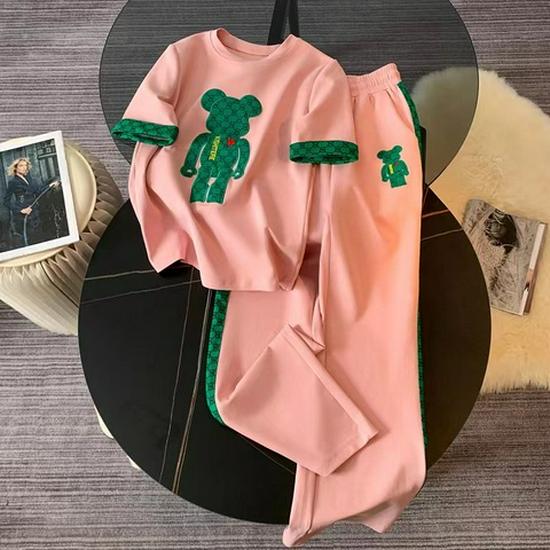 Лето 2024 г. Женский повседневный спортивный комплект из двух предметов: Модный топ с короткими рукавами, круглым вырезом и широкими брюками.