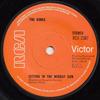 7-дюймовая пластинка KINKS Sitting In The Midday Sun Одна из RCA2387 RCA VICTOR 1973 UK Рок Б/у