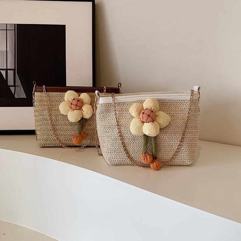 Pastoral Fengsen Girls' Straw Weaving Bag New Summer Flower Literary Weaving Bag One-shoulder Crossbody Small Square Bag
