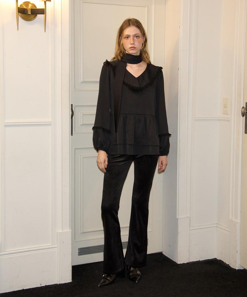 SALON DE YOHN Scarf Ruffle Blouse_ Black