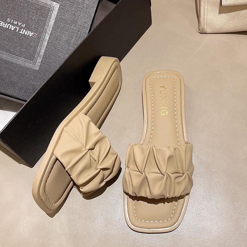 French flat-bottomed cool slippers women's summer wear fashion 2025 new skirt niche high-end beach slippers