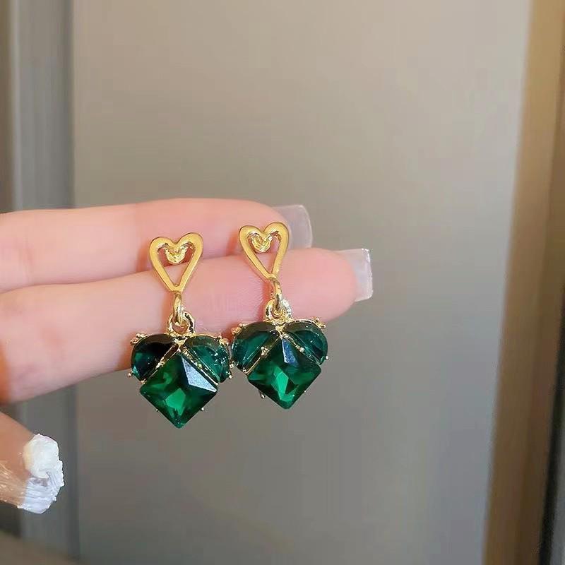 Летние серьги в корейском стиле с зелеными цветами - Элегантные, универсальные, милые пусеты для свежего, модного образа