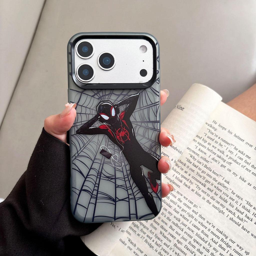 Креативный чехол Marvel Человек-Паук для iPhone 15/14/13 Pro Max