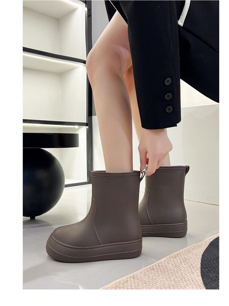 Модные женские водонепроницаемые резиновые сапоги средней высоты со съемной бархатной подкладкой и нескользящей мягкой подошвой.