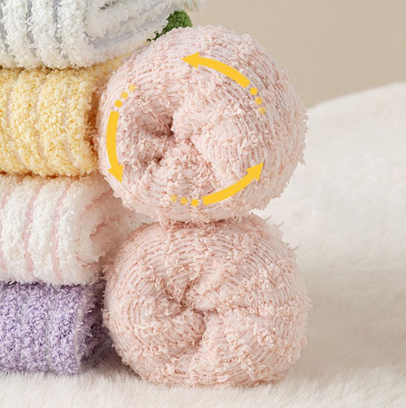 Осенне-зимние носки средней длины из кораллового флиса для женщин, теплые утолщенные домашние носки для пола, носки для сна конфетных цветов, женские махровые носки