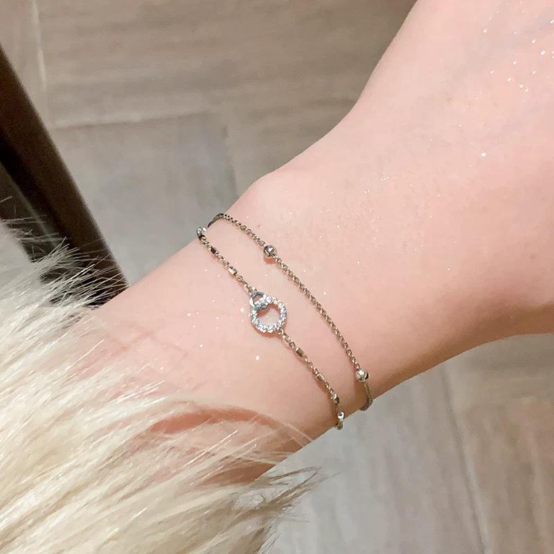 Ювелирные изделия Zhongying: Женский двуслойный браслет с interlocking-застежкой в японском и корейском стиле - Нишевый дизайн, Ощущение высокого качества, Идеально подходит для многослойного ношения.