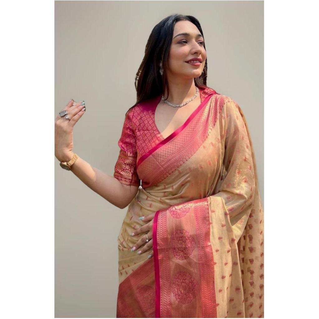 Beautiful Saree Is Elegantly Decorated with Gorgeous Solid Jacquard Weave That Gives a Perfect Look To the Outfit.