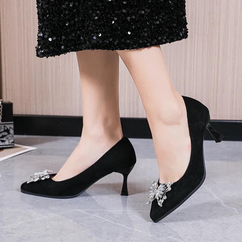 Модные однотонные простые черные туфли на каблуках для женщин 2024 года, сексуальные туфли с острым носком, роскошные свадебные туфли со стразами и бабочками для невесты
