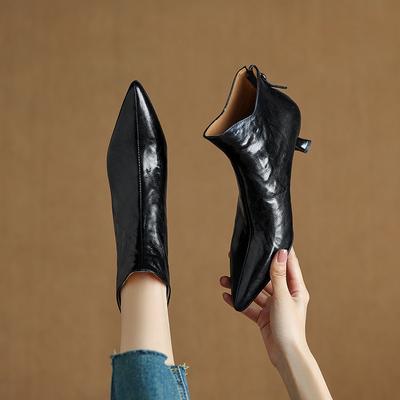 Короткие заостренные сапоги в британском стиле на тонком каблуке для женщин, осень-зима 2024 года, новый средний каблук, высокий каблук, показывает маленькую ногу