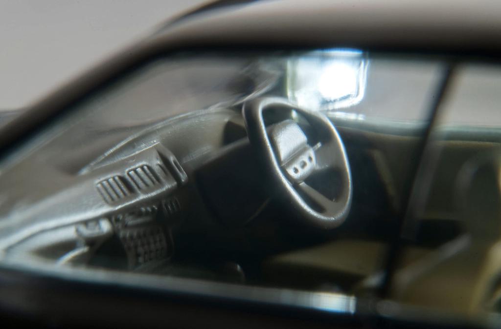 Tomica Limited Vintage Neo Japanese Car Era 17 Nissan Cedric Cima Type II Limited Kazue Ito Specification White Finished Product 321415 1/64 LV-N