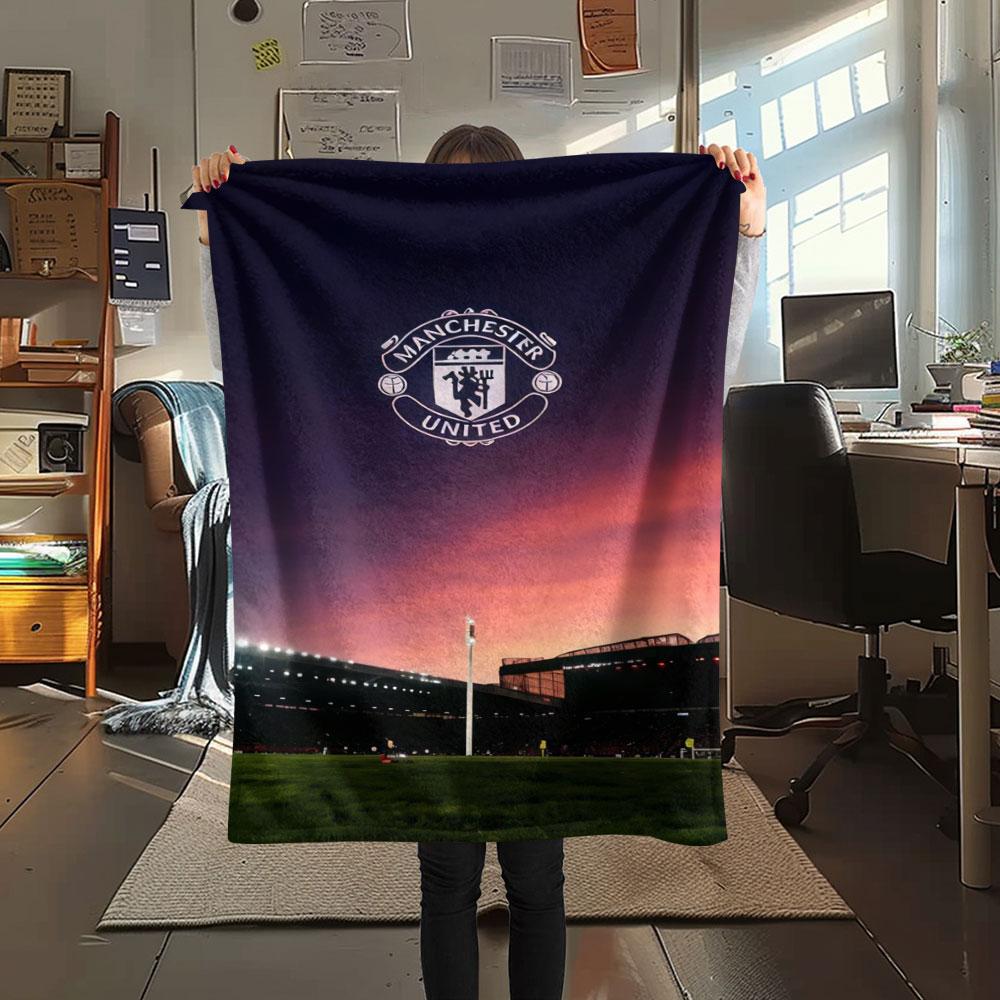 Elite MUFC Squad Blanket, High quality Comfortable for All Seasons, Home Decor, Warmth and Comfort