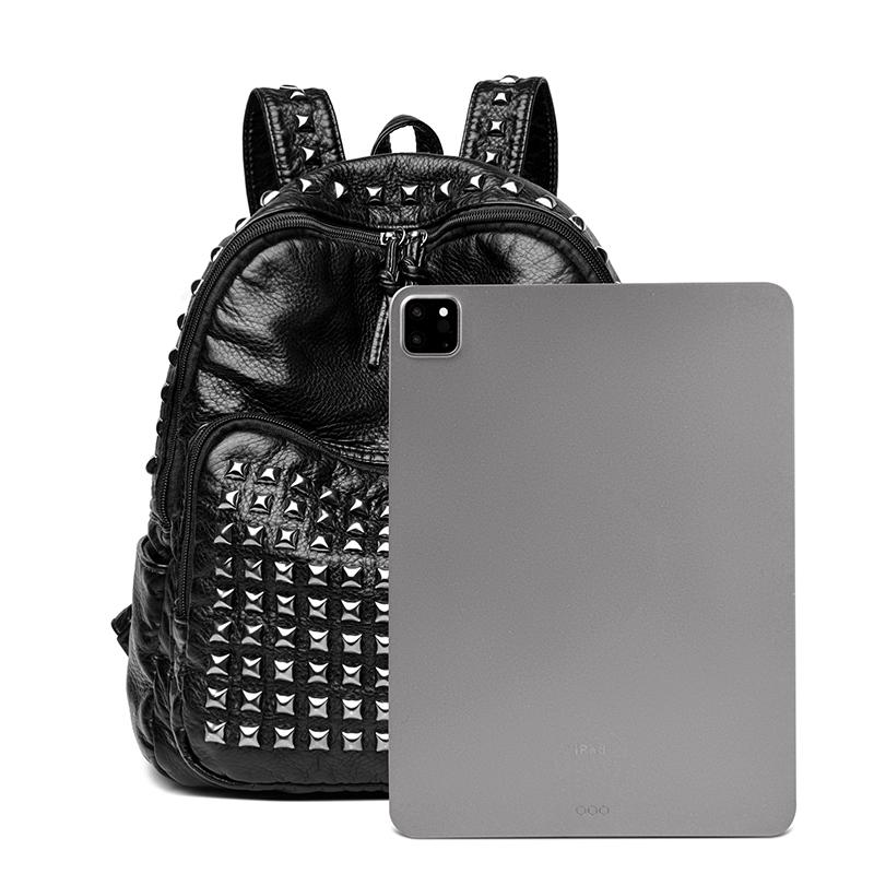 Женский рюкзак с заклепками в стиле панк, новинка зимы 2025 года, высококачественные мягкие кожаные школьные сумки для отдыха и путешествий, большой емкости для девочек-подростков, черный Mochila