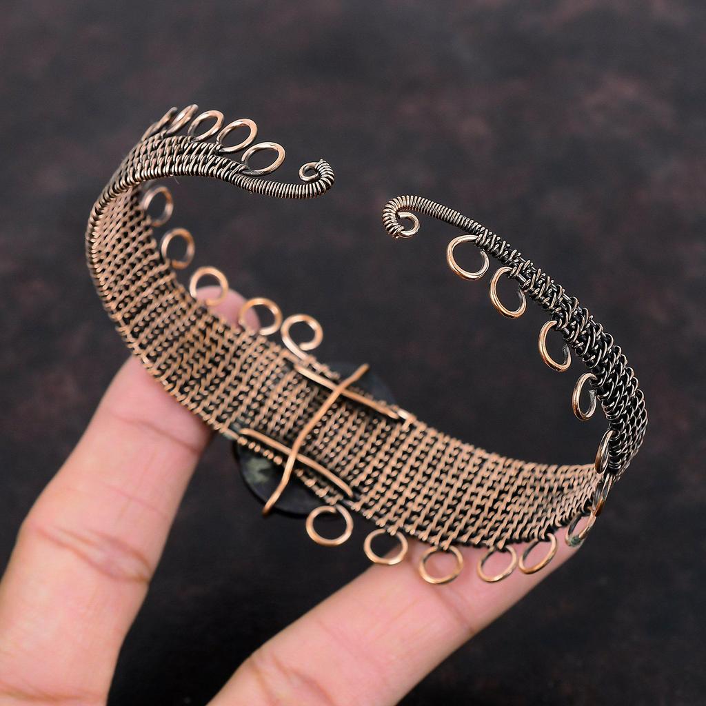 Сугилитовый медный браслет-манжета Ювелирные изделия из медной проволоки Регулируемый браслет-манжета Браслет ручной работы с драгоценными камнями Подарок для него Браслет из проволочной обмотки