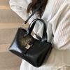 Niche Design Portable Bucket Bag Women's 2025 New Fashion and Versatile Commuter Bag High-end One-shoulder Crossbody Bag