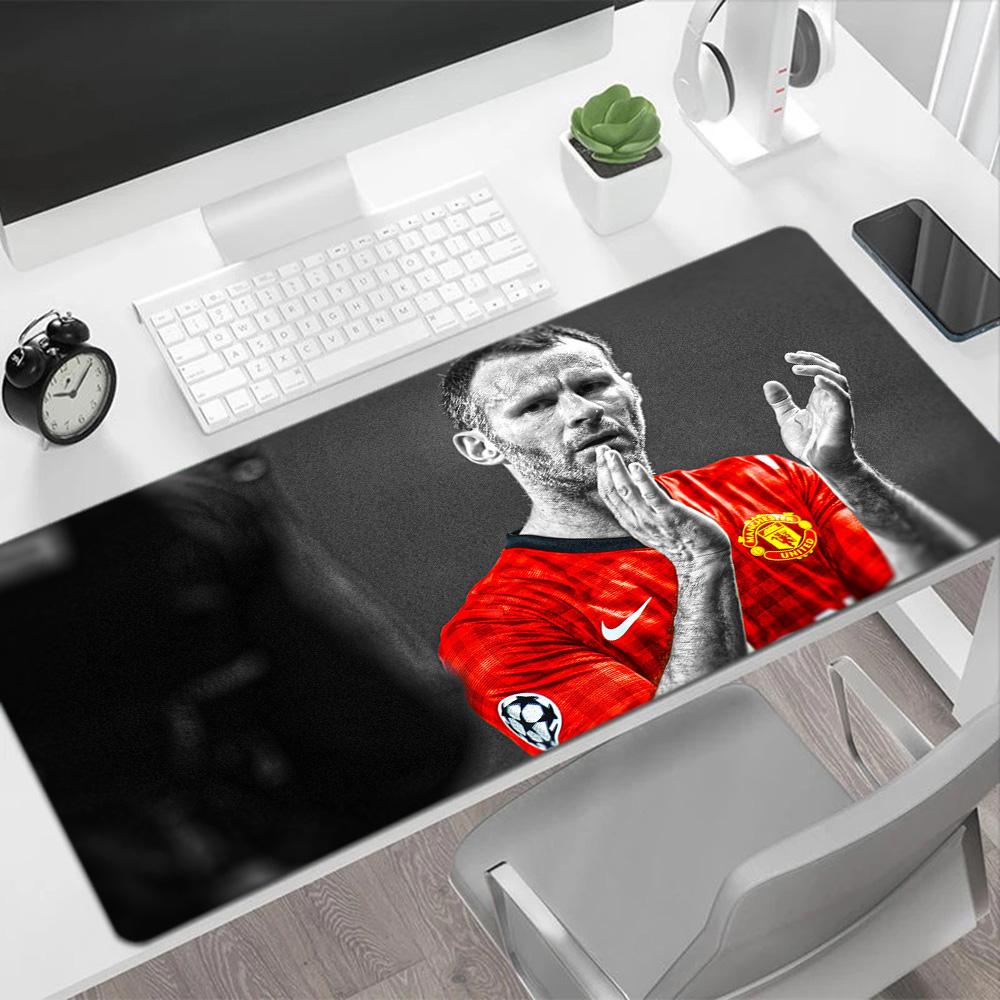 Man United's Player Celebrates Victory Gaming Mouse Pad Office Mouse Mats Office Mouse Mats Non-Slip Rubber Bottom Office and Gaming Desk Decoration