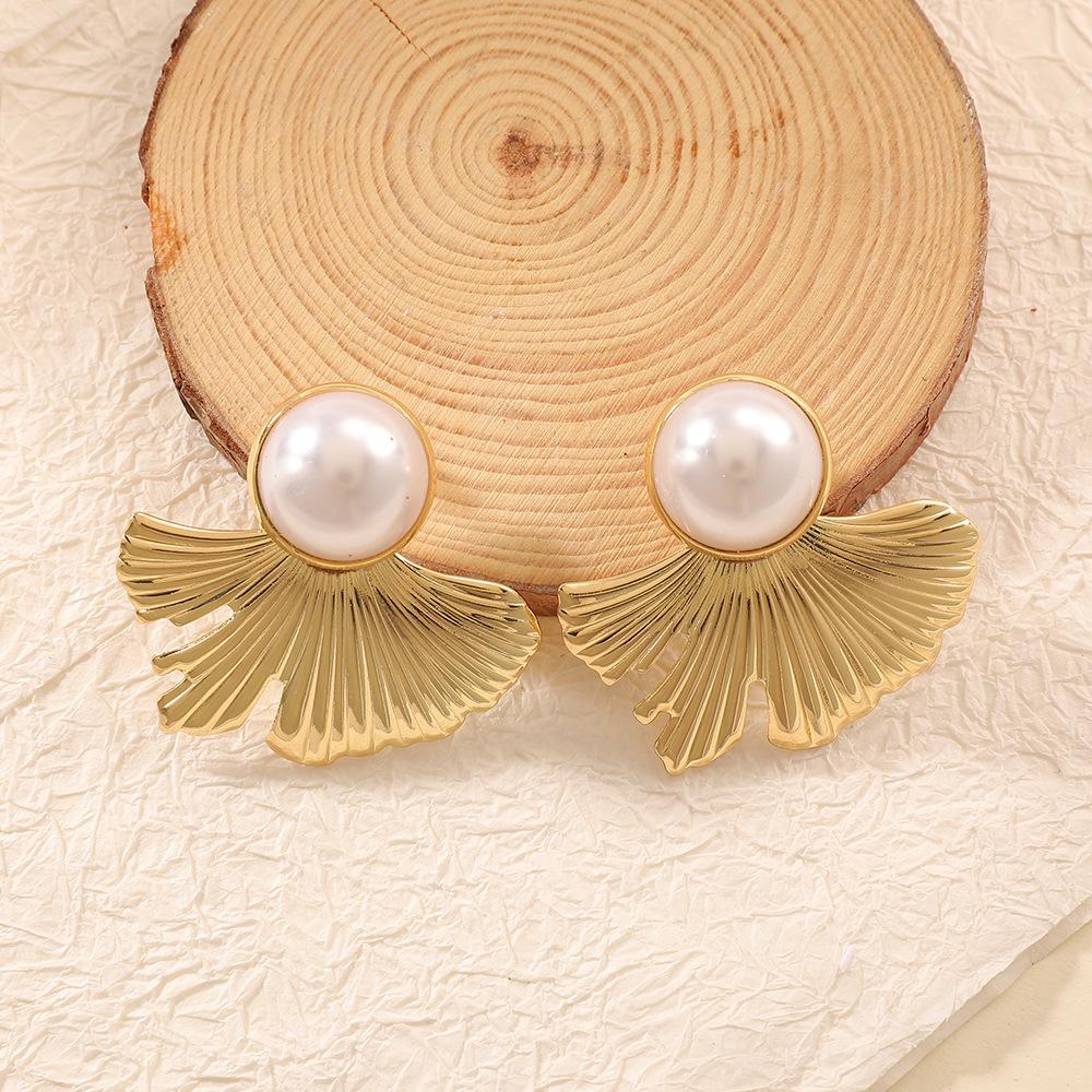 INS French style fashion personalized new earrings, temperament fan-shaped pearl ball wearing women's earrings earrings