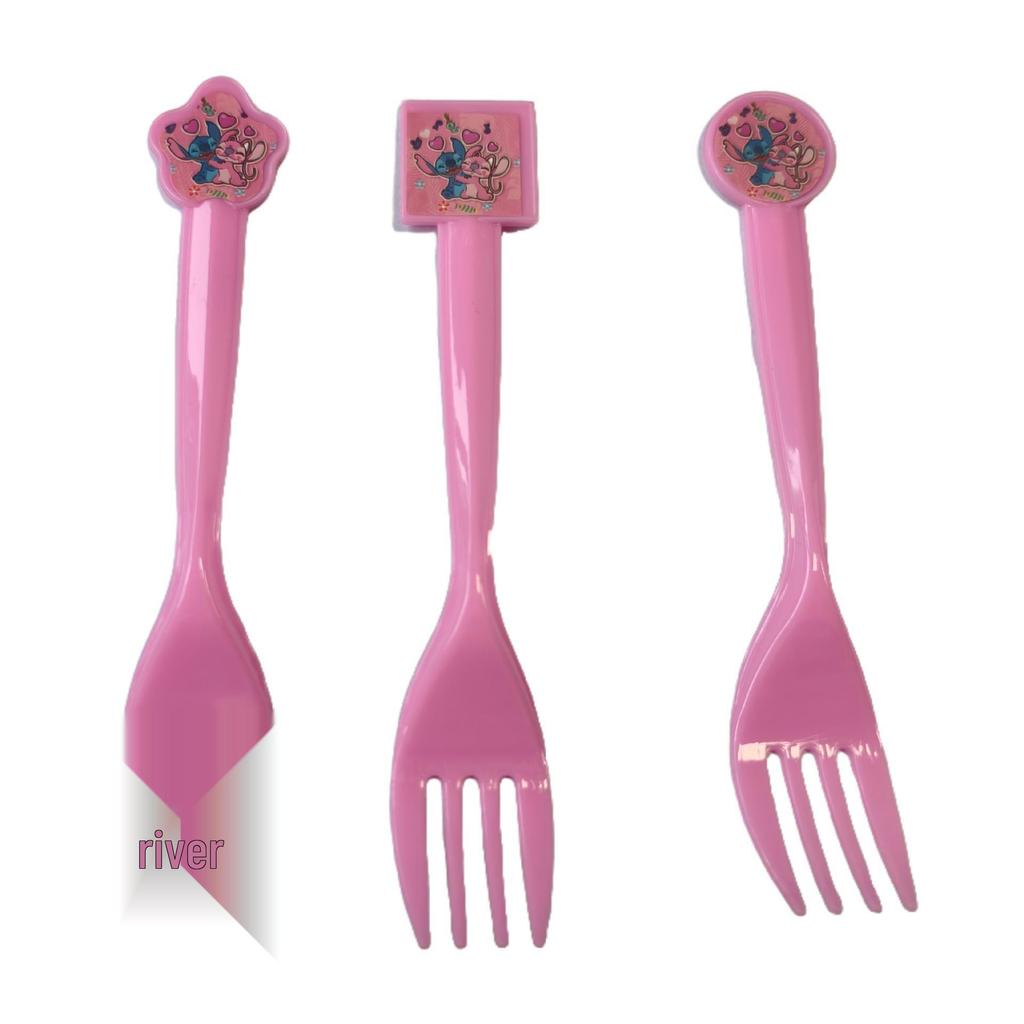 Самый продаваемый набор розовой посуды для дня рождения Стича: Бумажные тарелки, стаканы и скатерть.