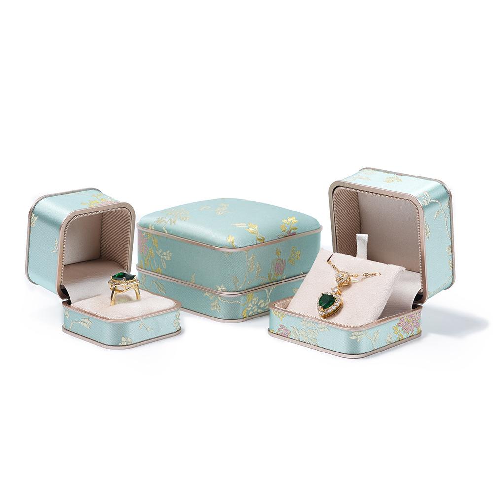 Rounded Edge Embroidered Jewelry Box, Gold-Colored Silk Fabric Ring Box, Pendant/Bracelet Storage Box, Jewelry Packaging Box