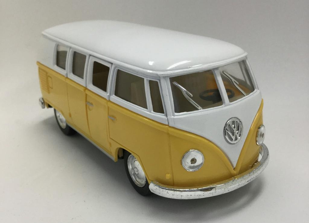 KiNSMART 1/32 Scale 1962 Volkswagen Bus Pullback Diecast Car (White x Yellow)