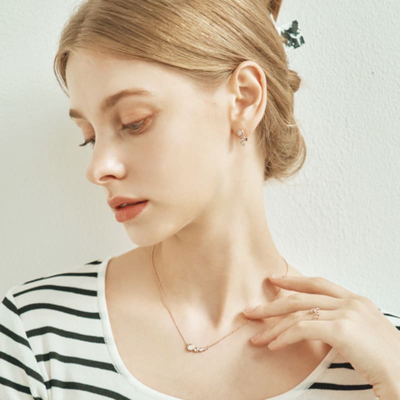 ELLE Jewelry 14K Ground One-Touch Earrings (Gold Pin) ELGPEE458