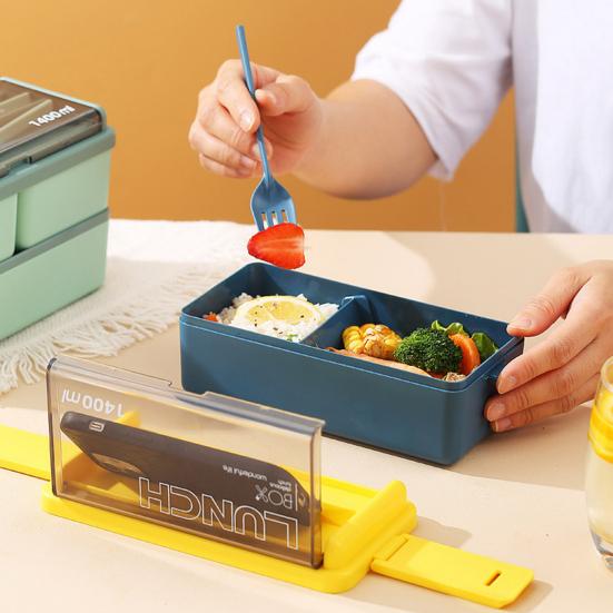 Двойной пластиковый ланч-бокс на 1400 мл. Три герметичных отделения. Избегайте смешивания продуктов. Идеально подходит для обеда в микроволновой печи.