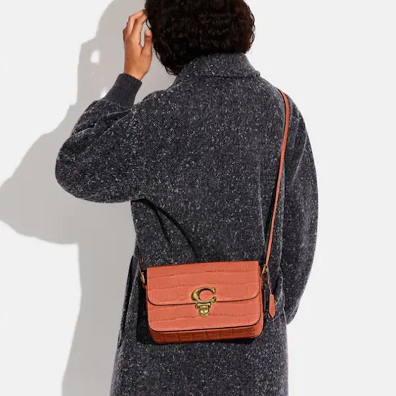 Coach Студия 25 Минималистичная Сумка-Квадрат для Камеры с Клапаном на Пряжке-С, Молнией, Кожа с Тиснением под Крокодила, Женские сумки, Светло-Коралловый C6640-B4NOH