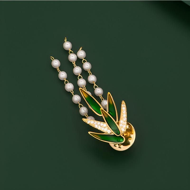The Dynamic Tassel Bamboo Leaf Brooch In The Rain, A Woman's Unique and Elegant Pearl Cheongsam Accessory Collar Pin
