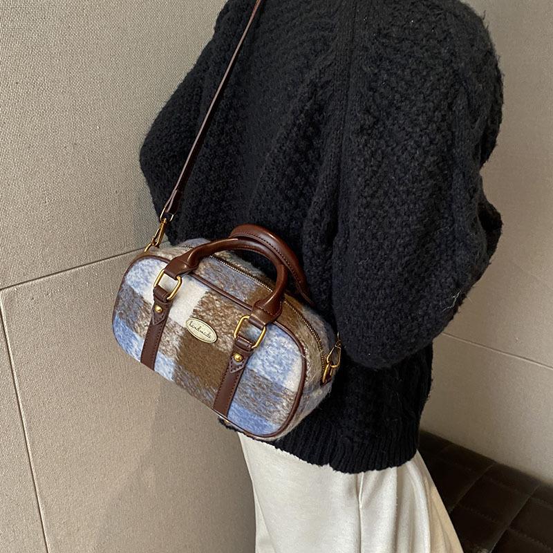 Шерстяная портативная сумка для боулинга женская 2025 новая модная в стиле ретро колледж клетчатый узор универсальная на плечо мессенджер