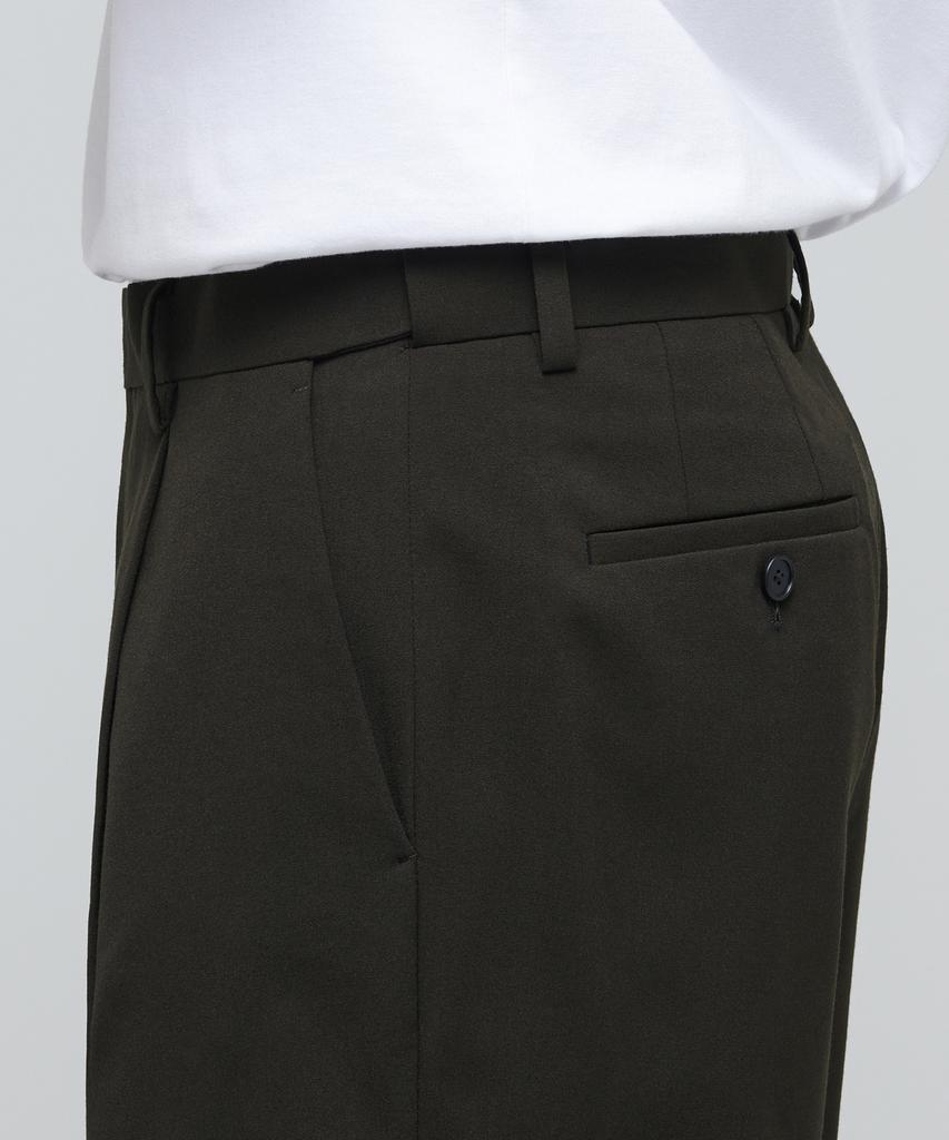 MUSINSA STANDARD Lightweight Hidden Banding Half Slacks [Khaki]