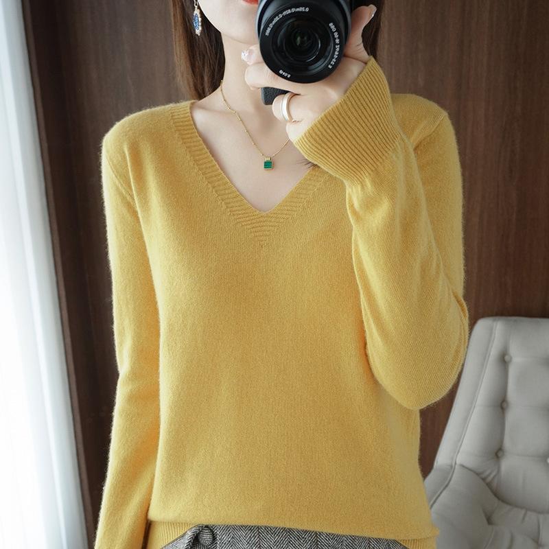 HNXC Spring Solid-color V-neck Knitted Base Layer, Slimming Sweater, Thin and Stylish Inner Layer