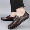 Модные повседневные слипоны 2025 Мужские лоферы из натуральной кожи Удобные с мягкой подошвой Дышащие мокасины для вождения для мужчин Размер 36-45